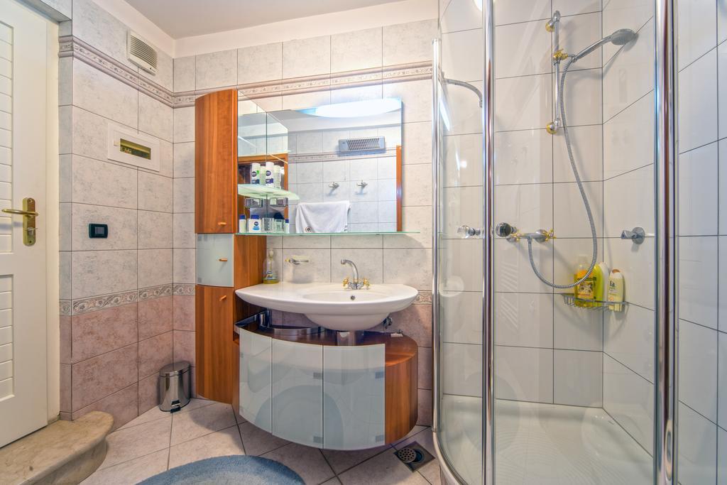 Apartments Anna オミシュ エクステリア 写真