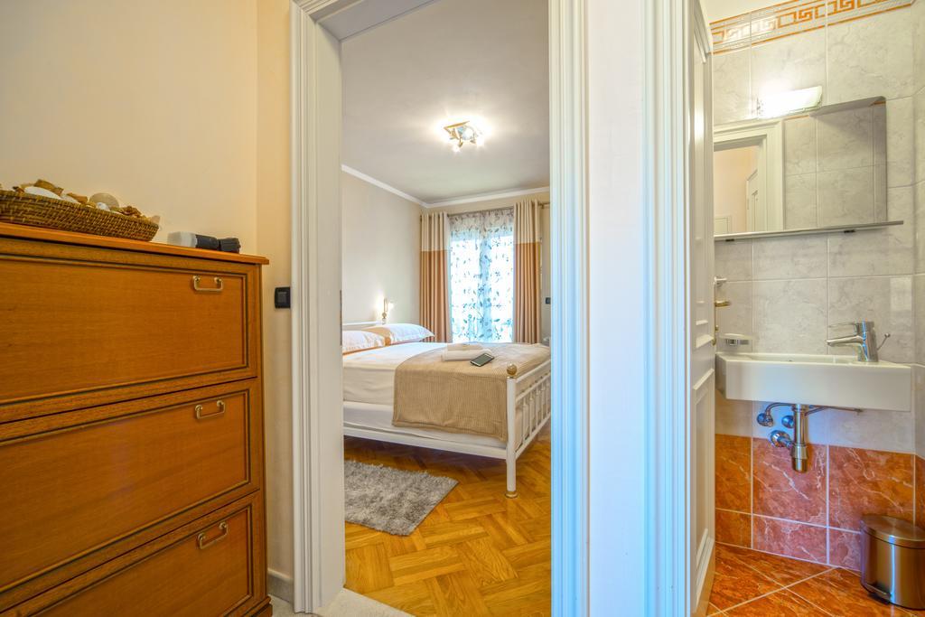 Apartments Anna オミシュ 部屋 写真