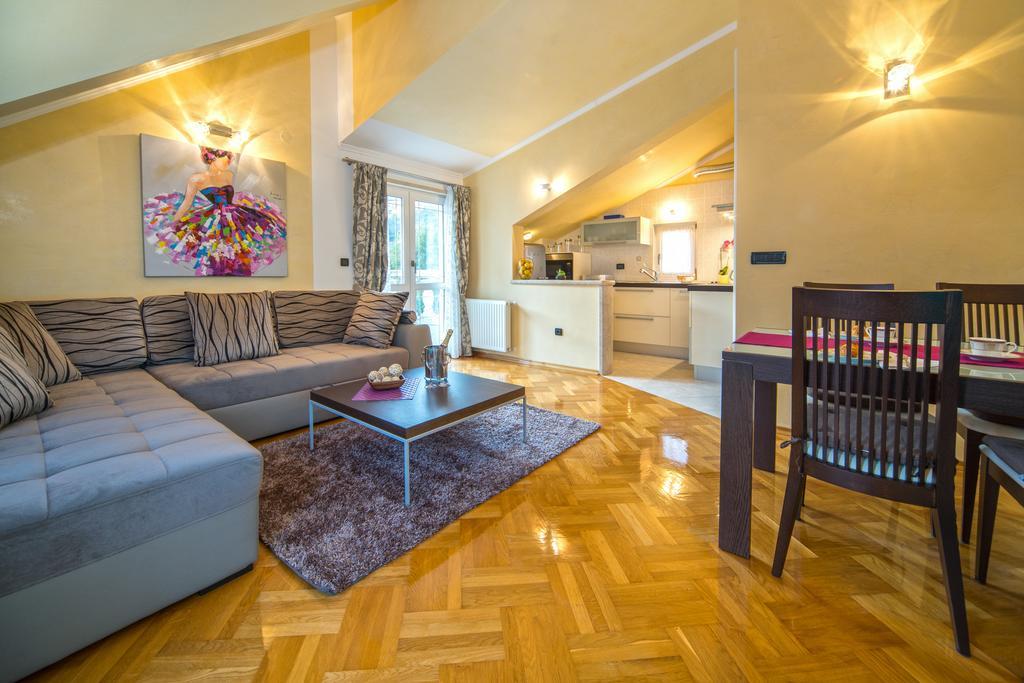 Apartments Anna オミシュ 部屋 写真